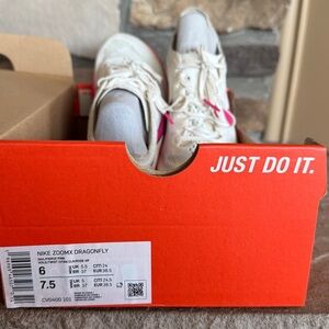 Nike unisex White and Pink spikes Running Shoes for distance on track